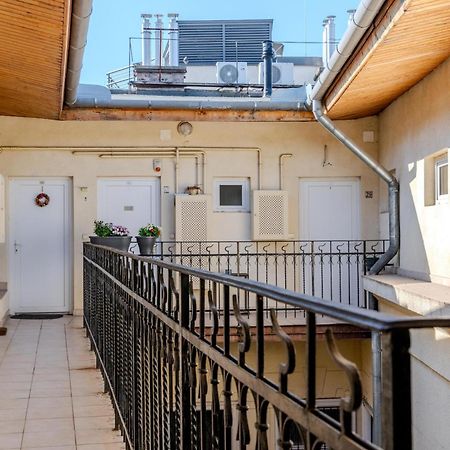 Cozy Flat In The Heart Of Buda Budapest Exterior photo