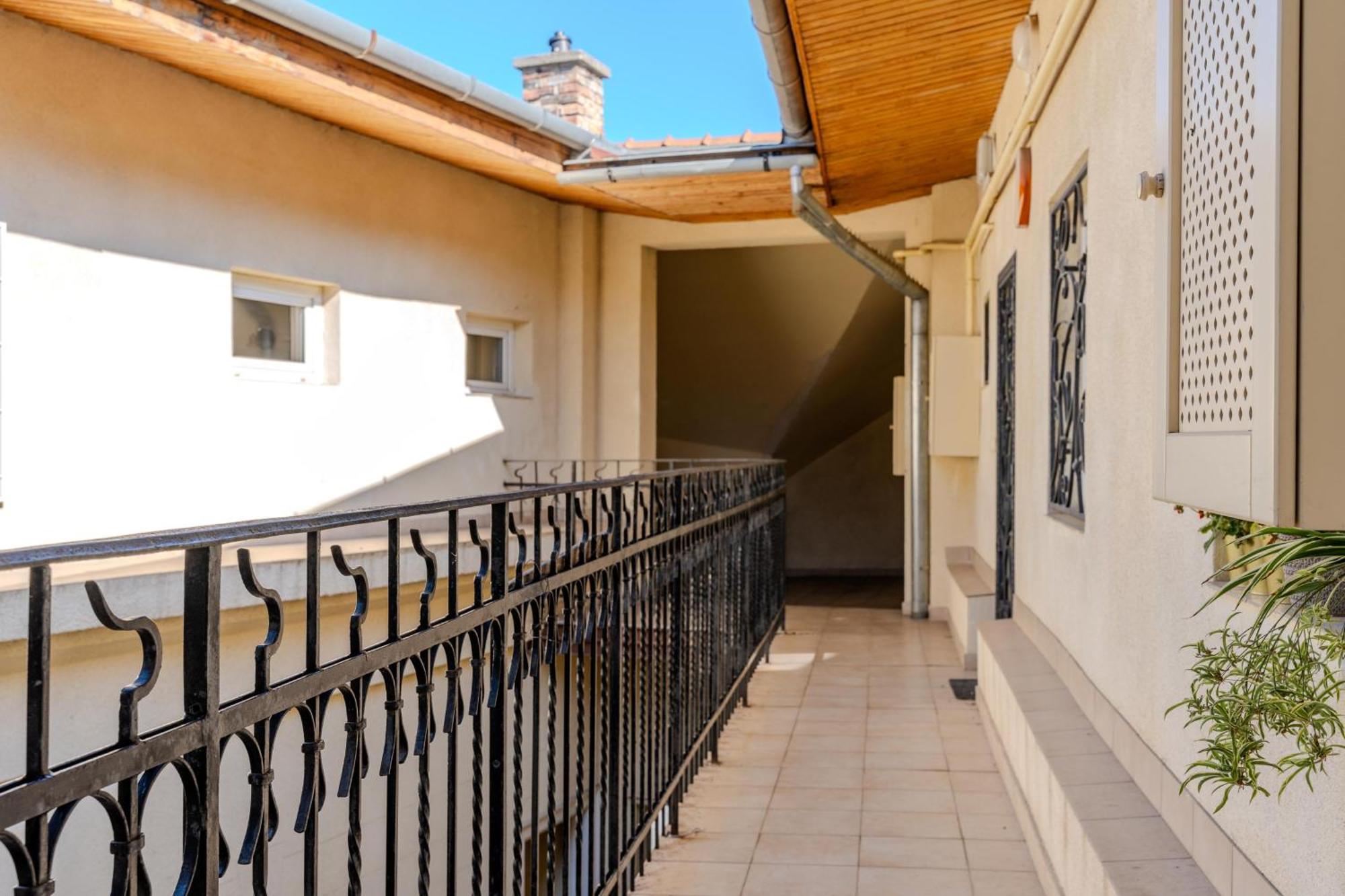 Cozy Flat In The Heart Of Buda Budapest Exterior photo
